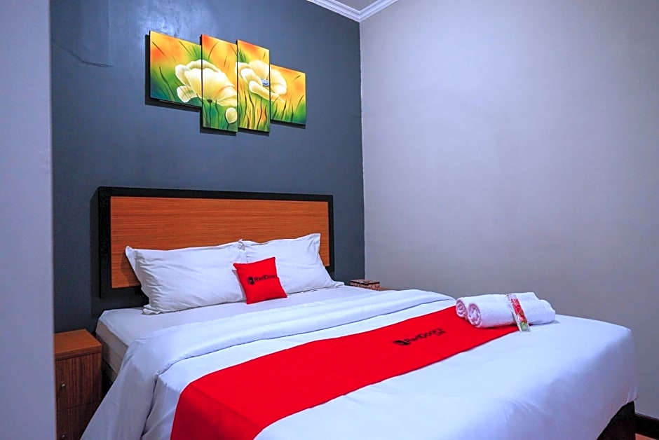 RedDoorz Plus near Amplaz Yogyakarta