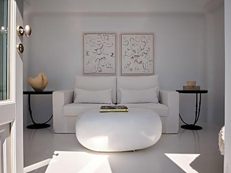 Master Suite with Infinity Pool