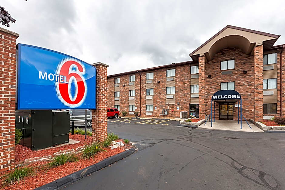 Motel 6-Milwaukee, WI - Glendale
