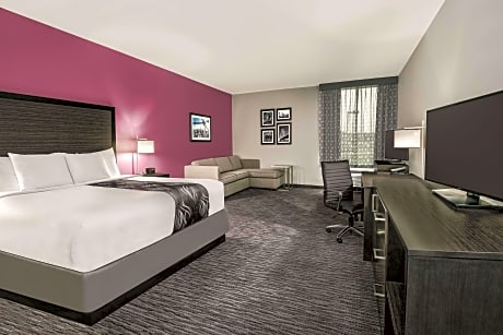1 King Bed Deluxe Mobility Accessible Room Non-Smoking