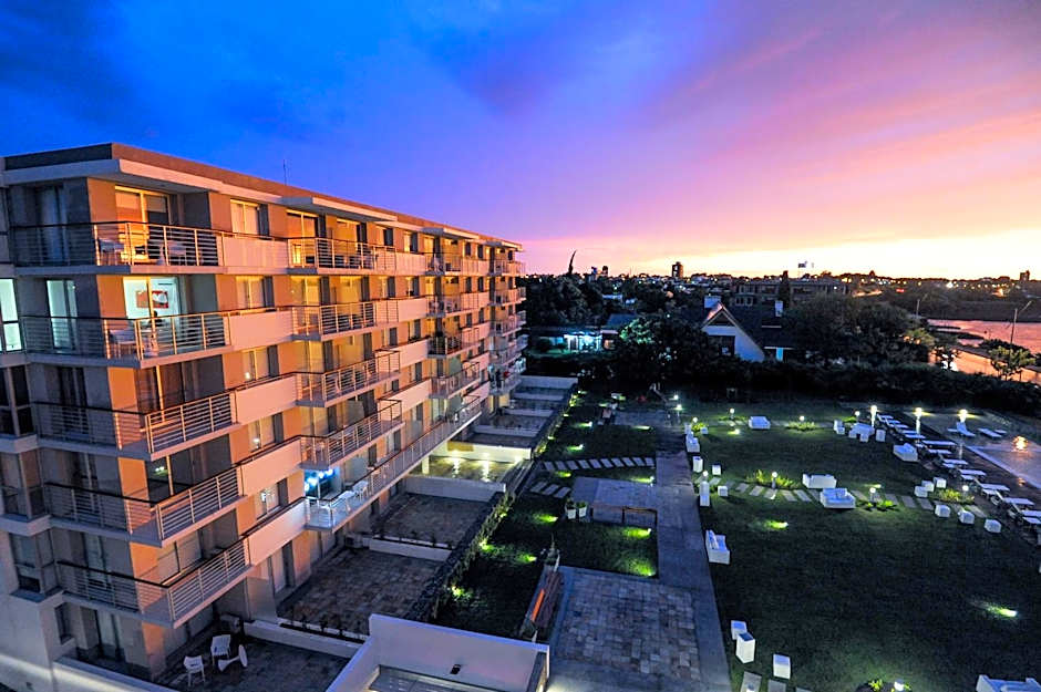 Real Colonia Hotel & Suites