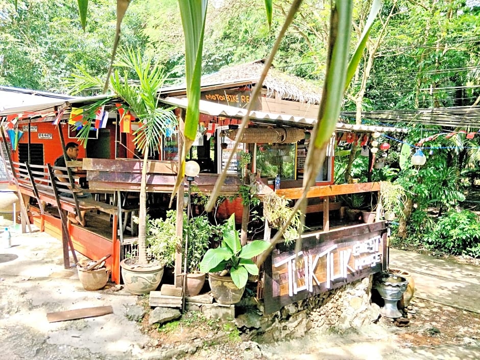 Tuk Tuk Guesthouse.