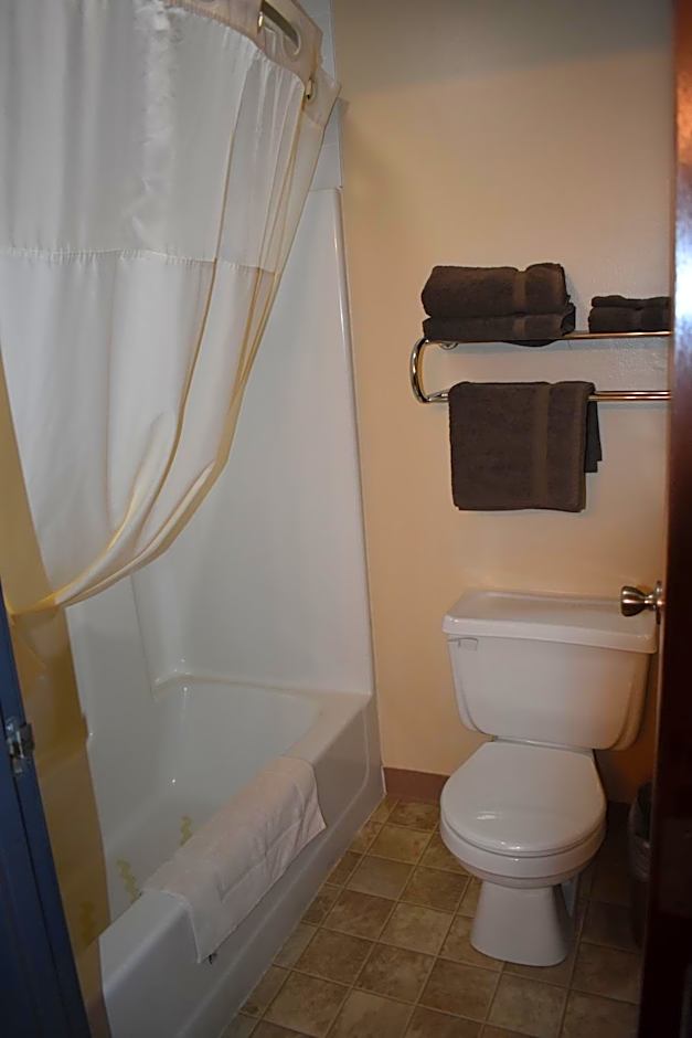 Heartland Hotel & Suites