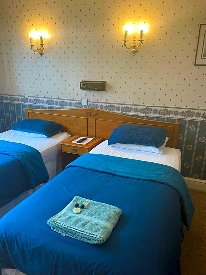 The Royal Victoria & Bull Hotel