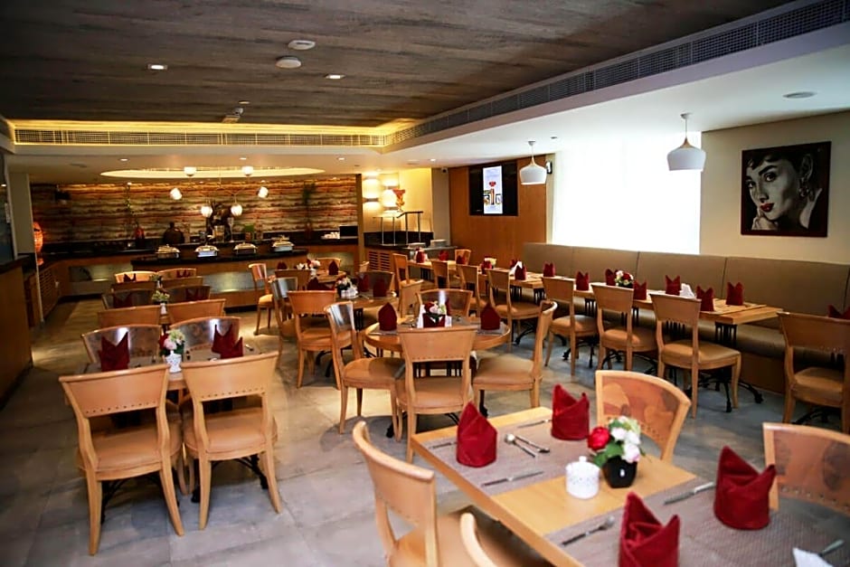 Versailles by Vieras Hotel