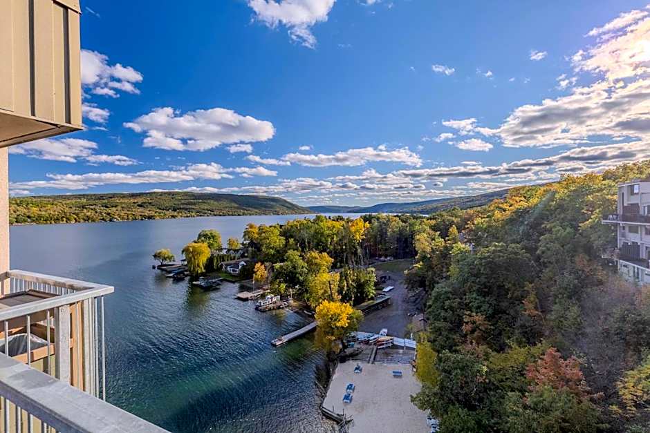 Canandaigua Lake Retreat with view and private beach access, foliage, hike, and Ski