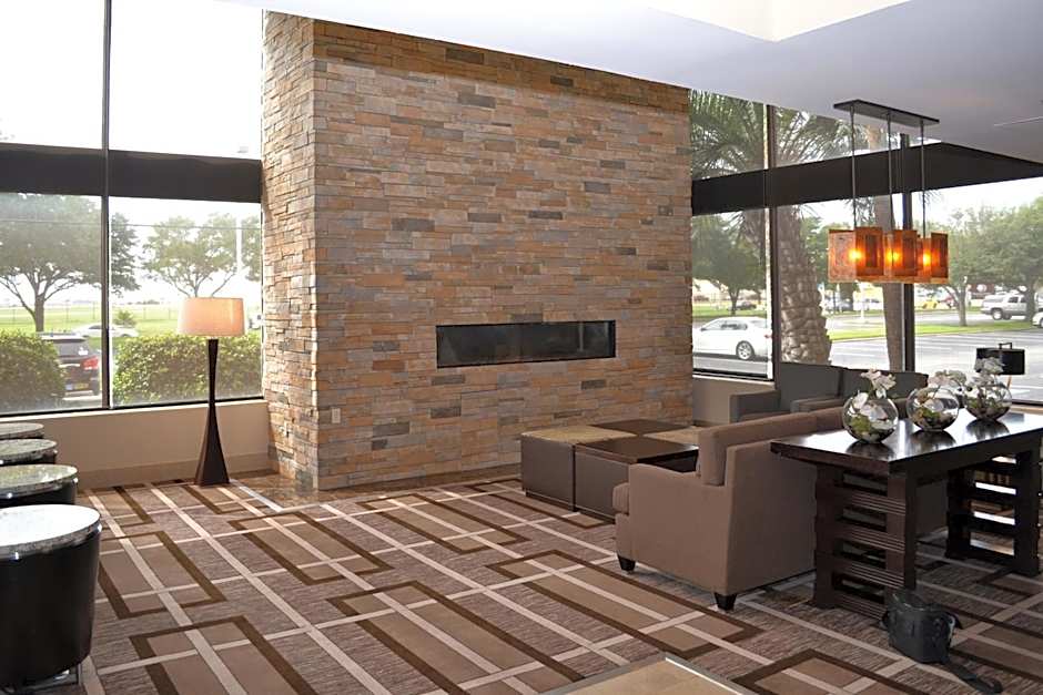 DoubleTree By Hilton Houston Hobby Airport