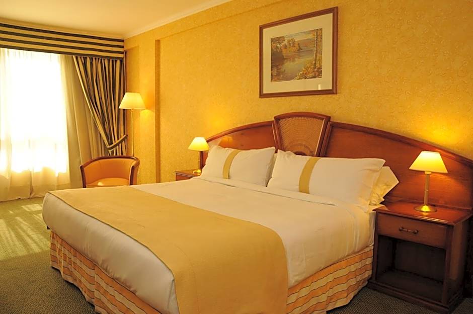 Photo 1 of 4 of Executive 1 King Bed