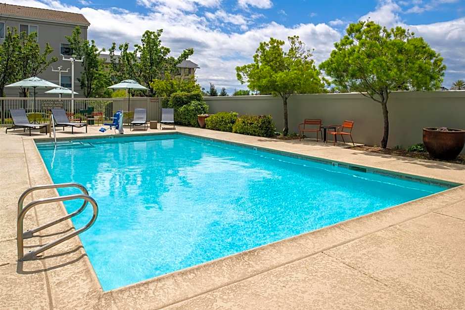 Hampton Inn & Suites Redding