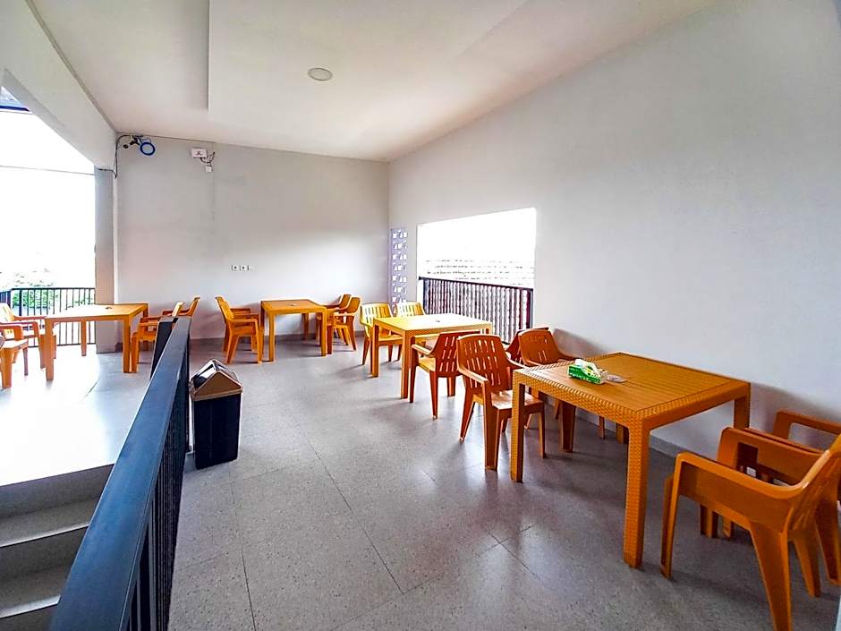 RedDoorz Plus Syariah at Umyas Hotel near Terminal Anjuk Ladang Nganjuk