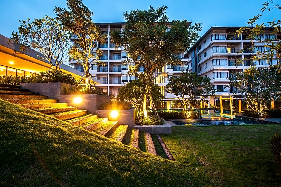 Burgundy Residence 304