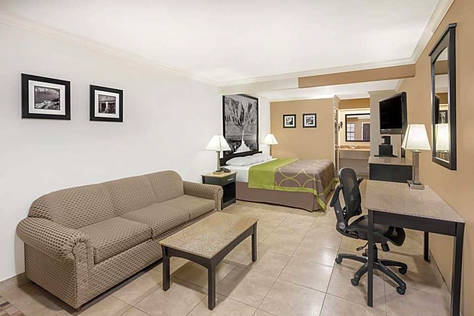 Super 8 by Wyndham McAllen/Downtown