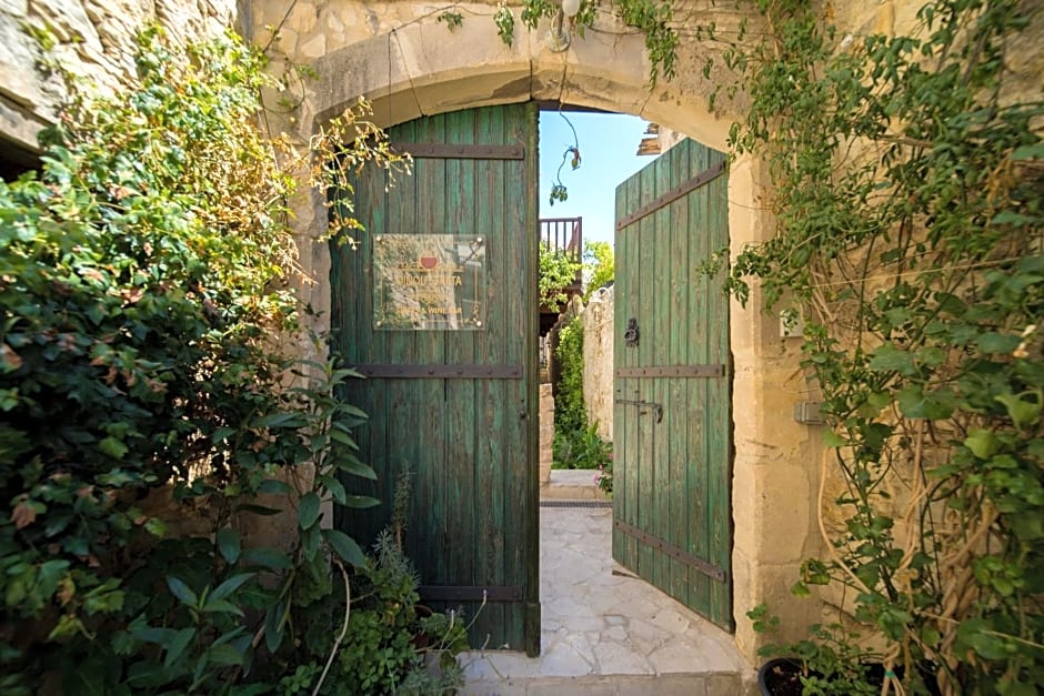 Oinou Strata - Adults Only