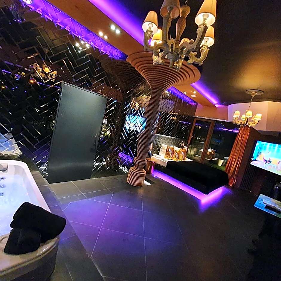 Hotel Ramka & Restaurant & Wine Bar