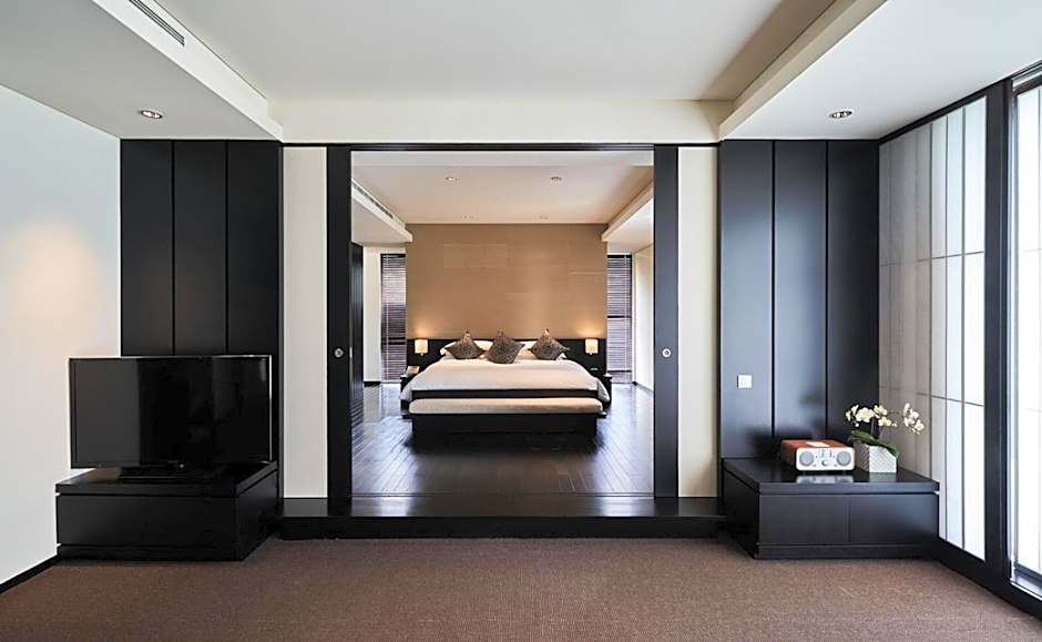 Photo 1 of 4 of Deluxe Suite, Jetted Tub