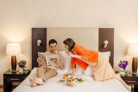 Family Room (1 Adult + 2 Children)