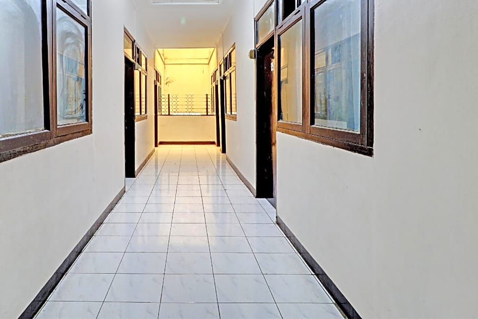 OYO Life 92685 Kost Arimbi