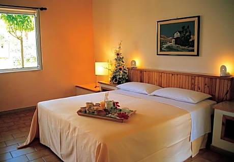 Cottage (2 Adults + 1 Child)