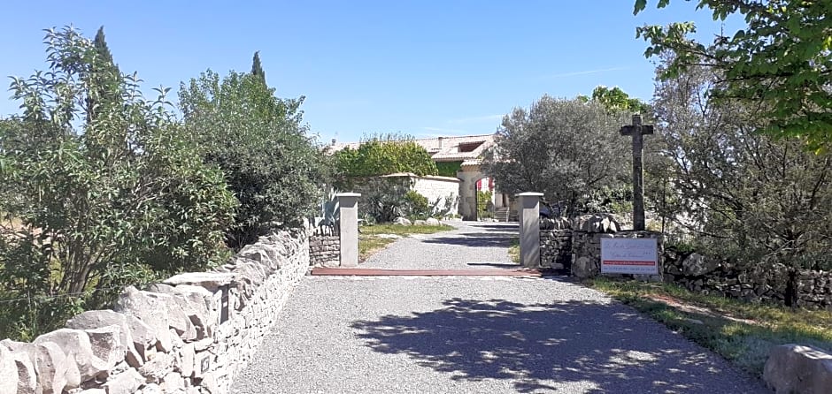 Gîte le MAGNAN, 55 m2, havre de paix, terrasse, jardin, piscine chauffée, sud Ardèche