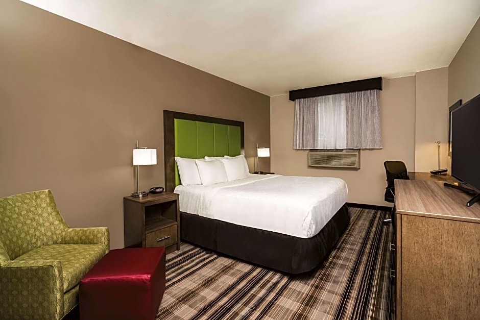 La Quinta Inn & Suites by Wyndham Brooklyn Central