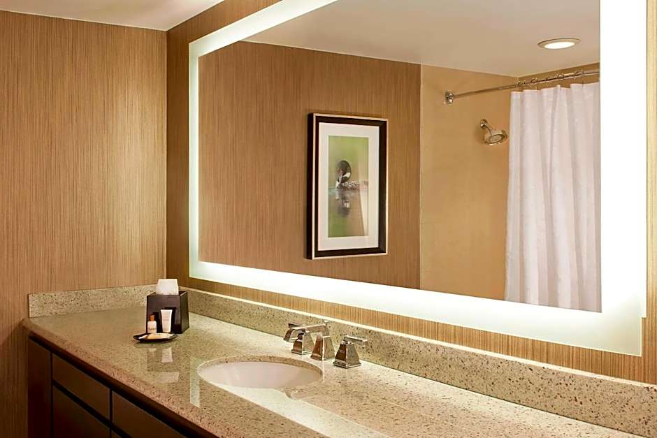 Sheraton Minneapolis West Hotel