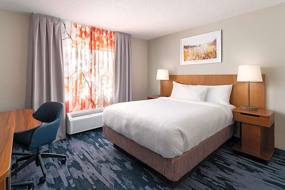 Photo 1 of 7 of 1 Queen Bed
