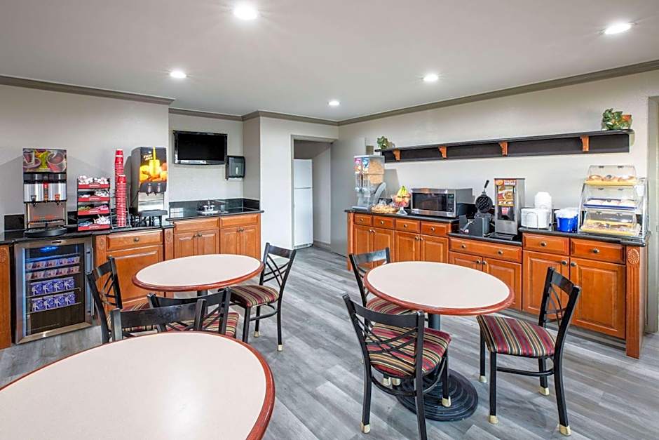 Days Inn by Wyndham Baytown TX