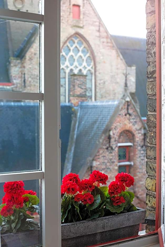 Gillis Eight Guest Rooms by Romy&Travis