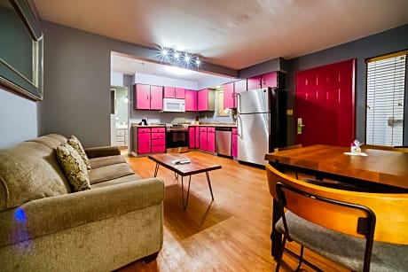 One-Bedroom Suite with Kitchen