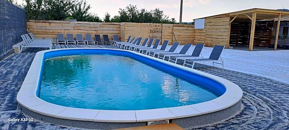 Borderline Accomodation