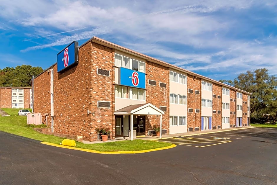 Motel 6-New Stanton, PA