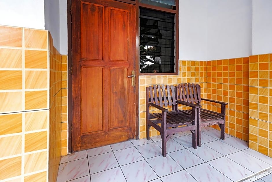 SPOT ON 2865 Sartika Inn Pati