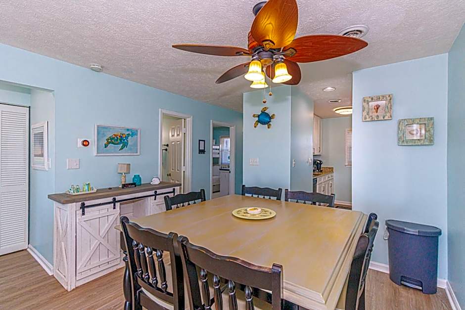 Stunning Ocean View 2-bedroom Suite-Renovated and sleeps 8! Channel Marker E-3