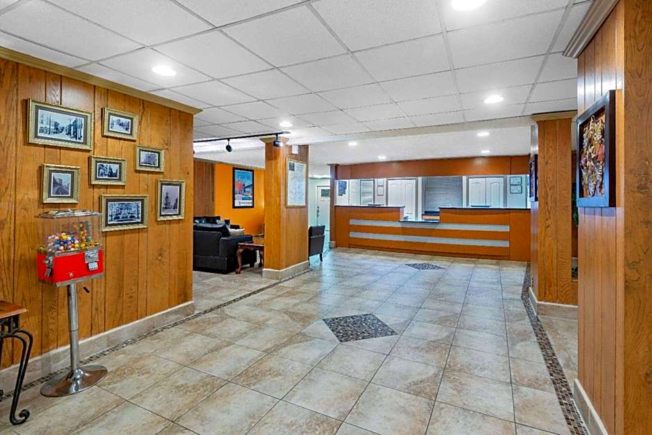 Howard Johnson by Wyndham Staunton