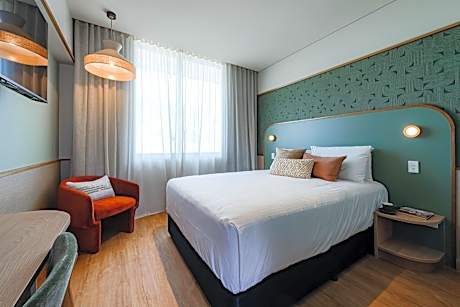 The Queens Gladstone