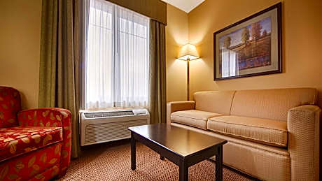 Queen Suite with River View