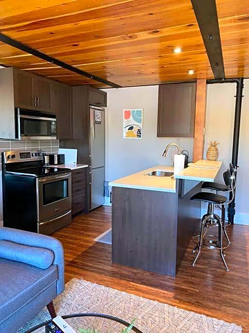 The Lofts #3 - Cozy downtown studio getaway