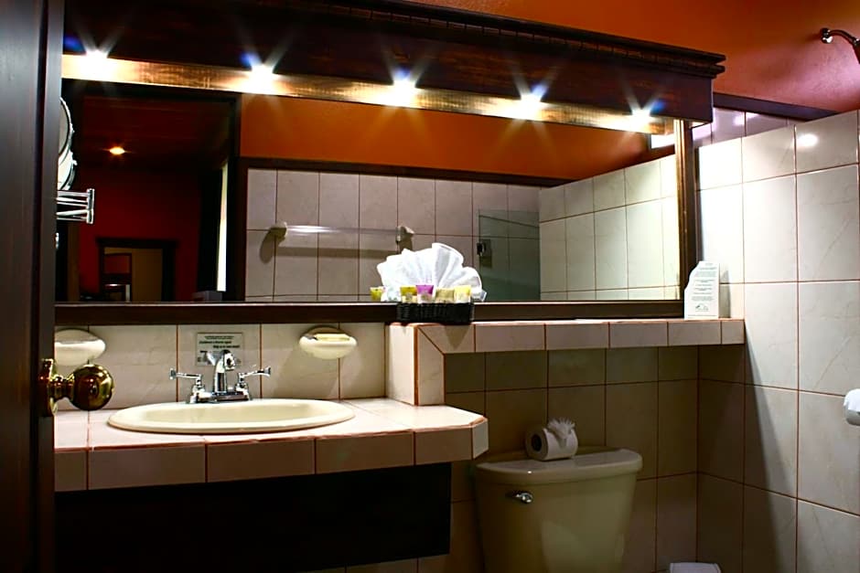 Volcano Lodge, Hotel & Thermal Experience