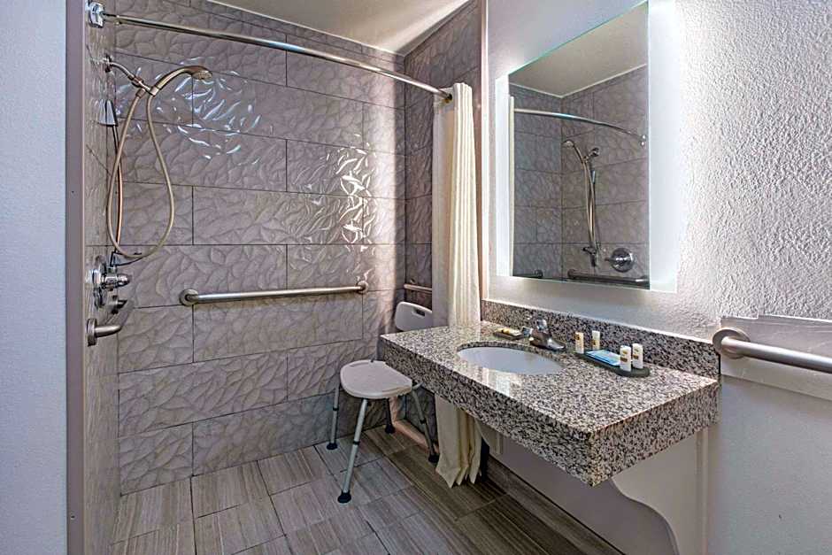 La Quinta Inn & Suites by Wyndham Fredericksburg