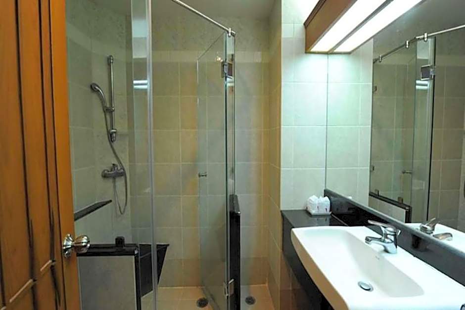 The Whitehouse Condotel