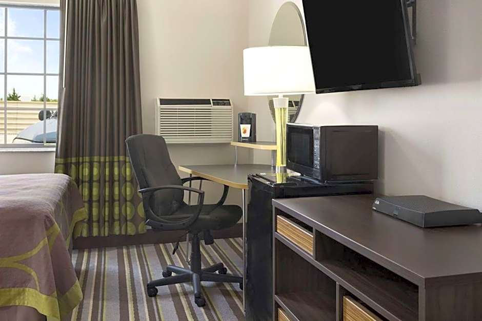 Super 8 by Wyndham Ardmore