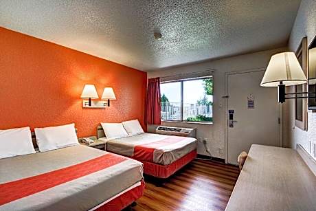 2 Full Beds | Non-Smoking, Micfridge