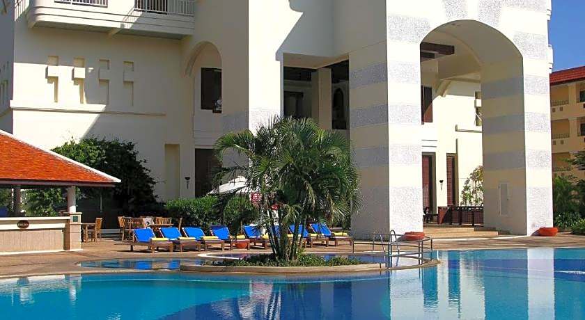 Waterfront Suites Phuket By Centara