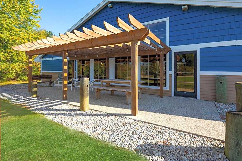 AmericInn by Wyndham Douglas/Saugatuck