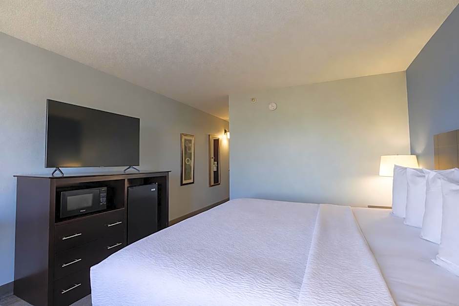 Greenfield Inn & Suites Owensboro, KY Airport