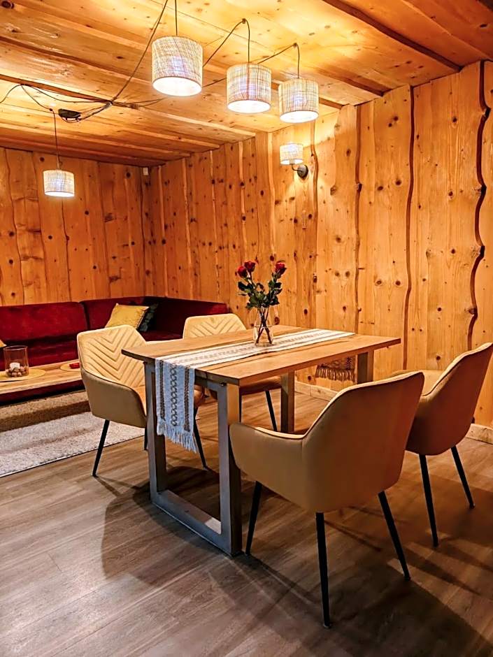 DOMEK NA GÓRACH z GORĄCĄ BALIĄ