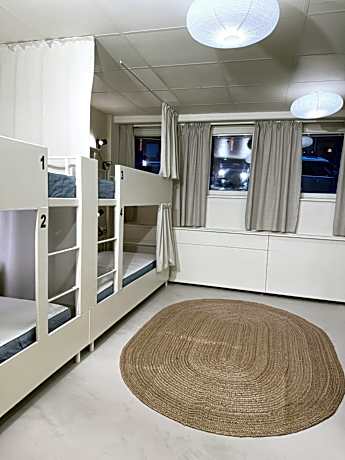 6-Bed Mixed Dormitory Room
