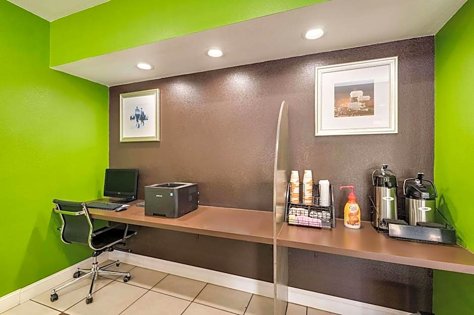Clarion Inn & Suites Russellville I-40