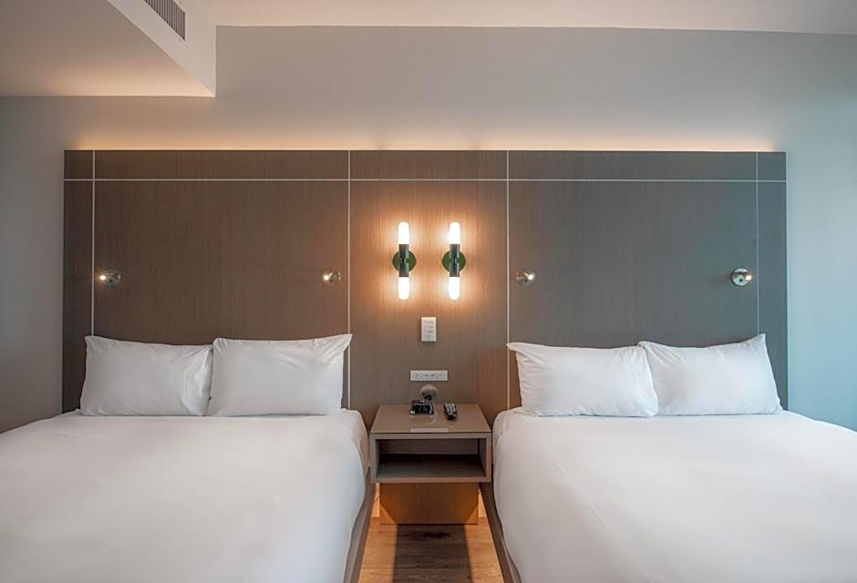 COAST COAL HARBOUR HOTEL by APA