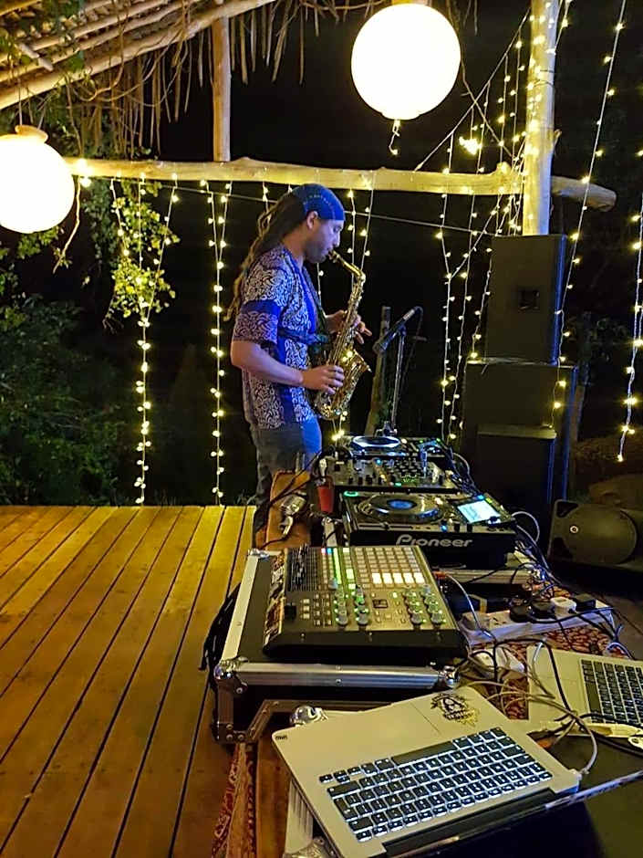 Distant Relatives Ecolodge & Backpackers